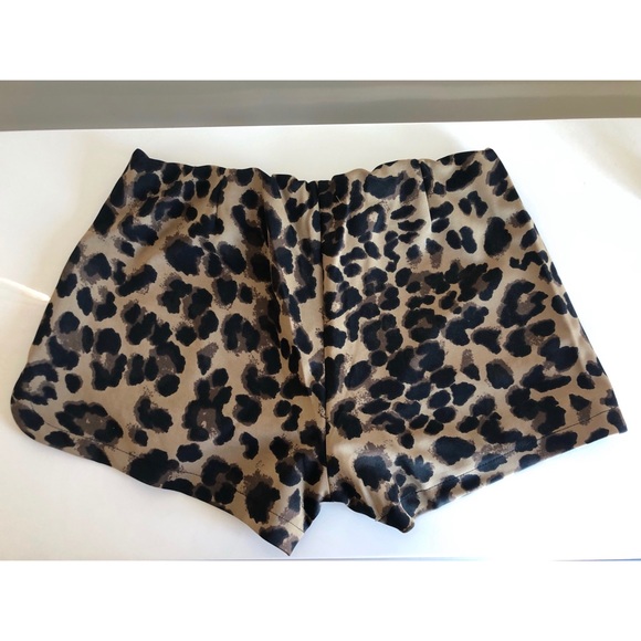 Shorts - Picture 2 of 4